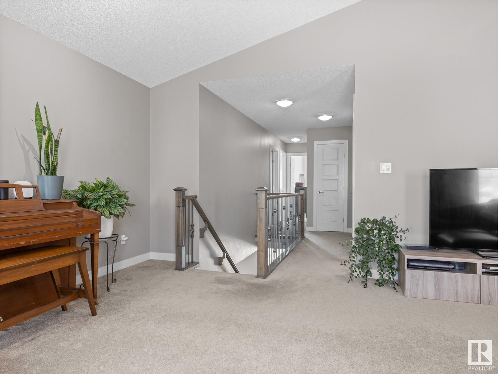 Photo 14 of 5936 208 St Nw, Edmonton AB