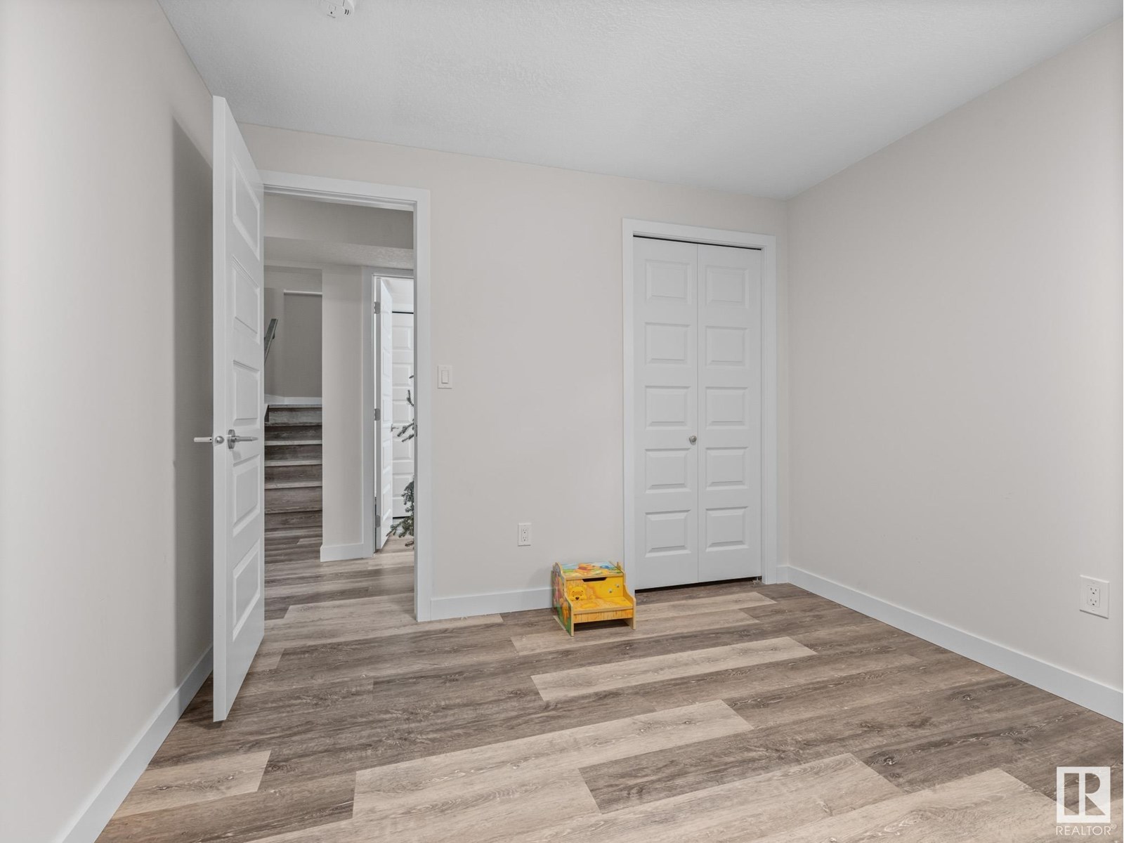Photo 24 of 5936 208 St Nw, Edmonton AB