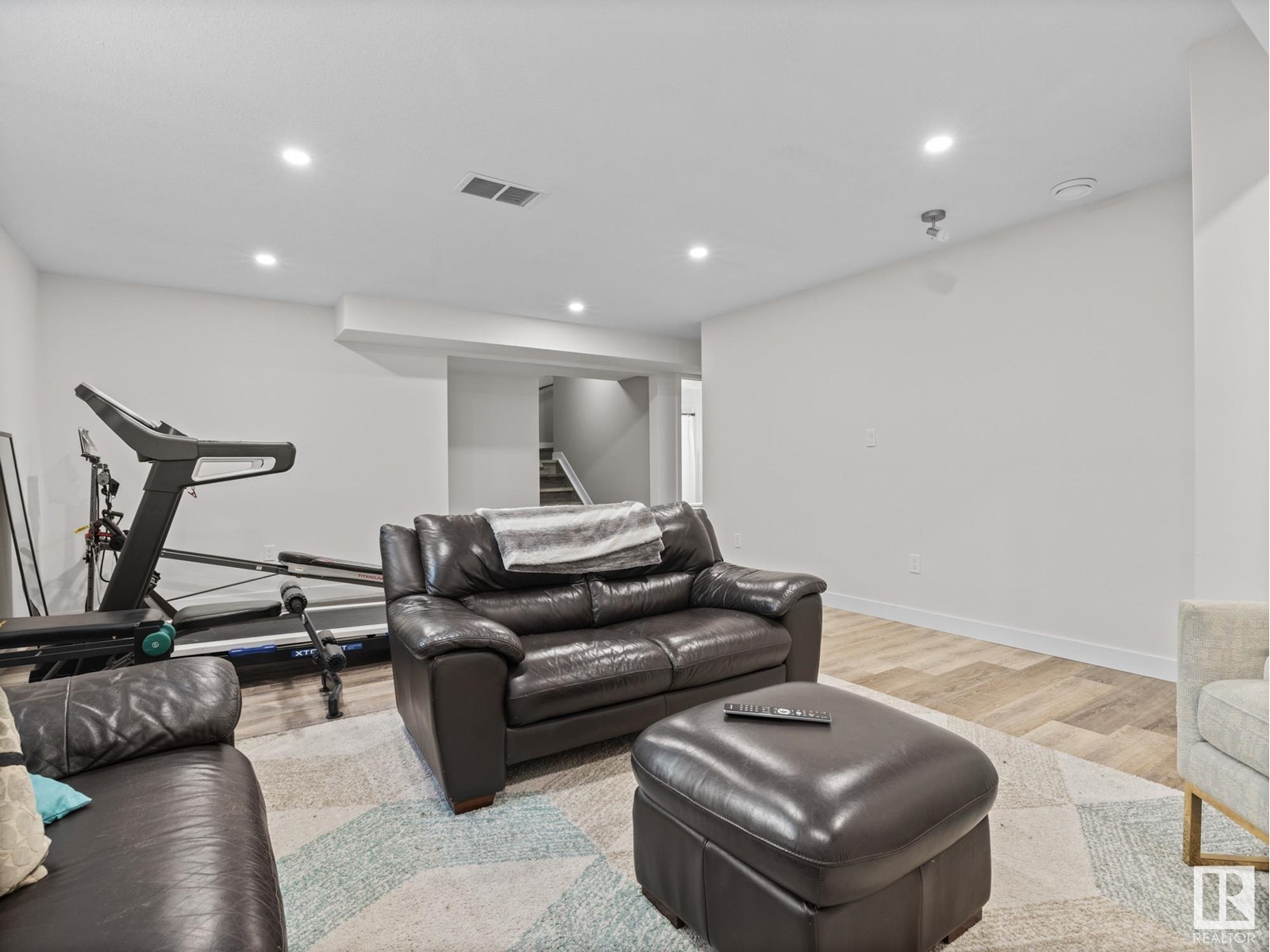 Photo 26 of 5936 208 St Nw, Edmonton AB