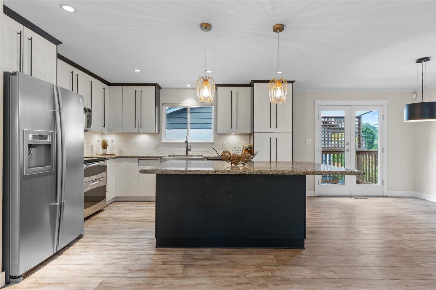 13950 BLACKBURN AVENUE, White Rock