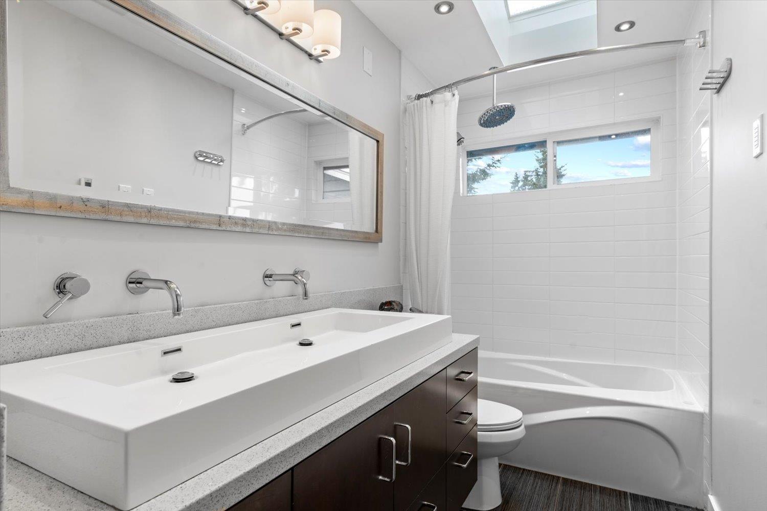 13950 BLACKBURN AVENUE, White Rock