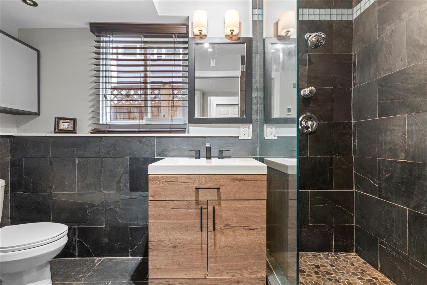 13950 BLACKBURN AVENUE, White Rock