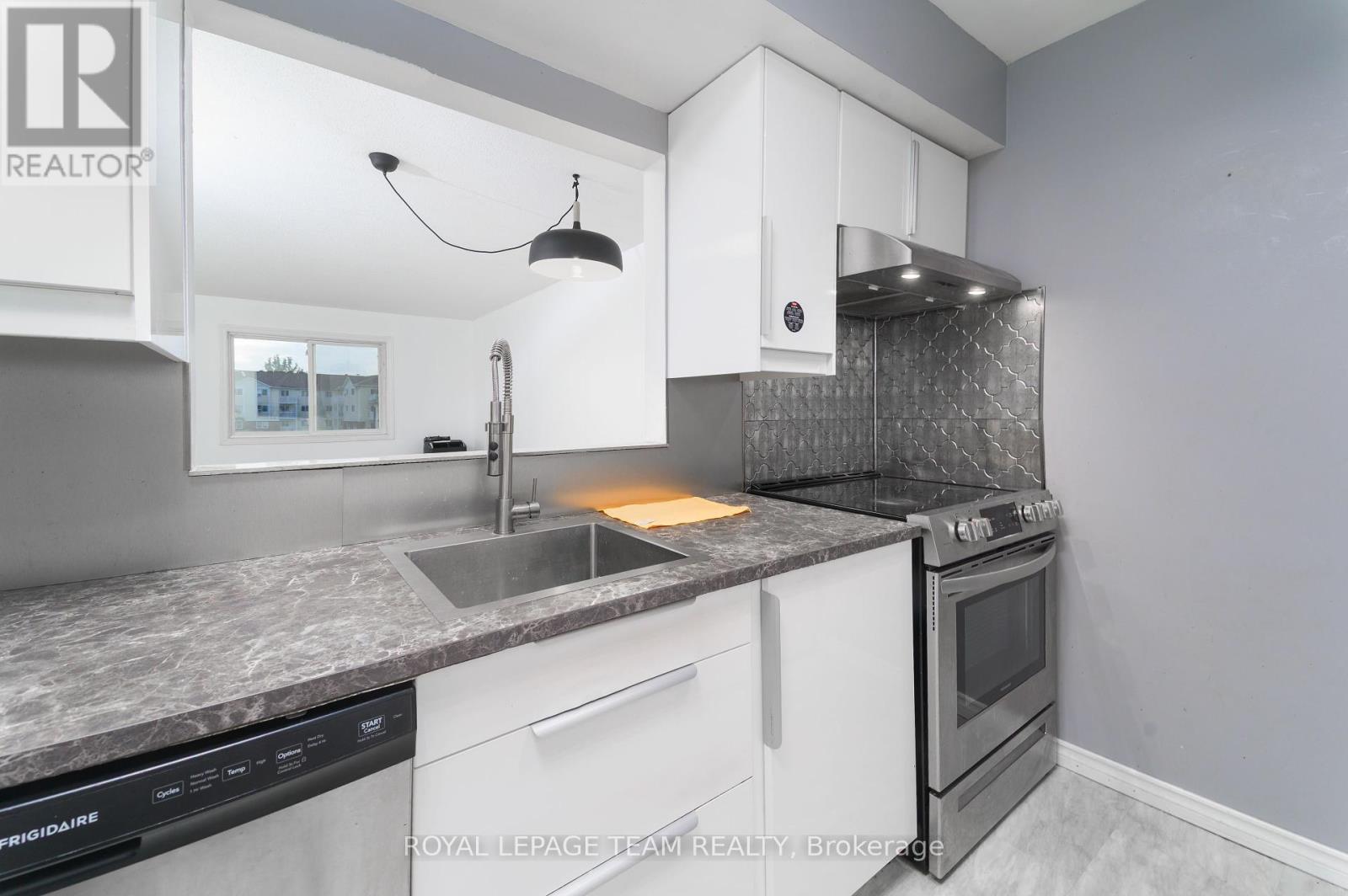 Photo 15 of 204 266 Lorry Greenberg Drive, Ottawa ON