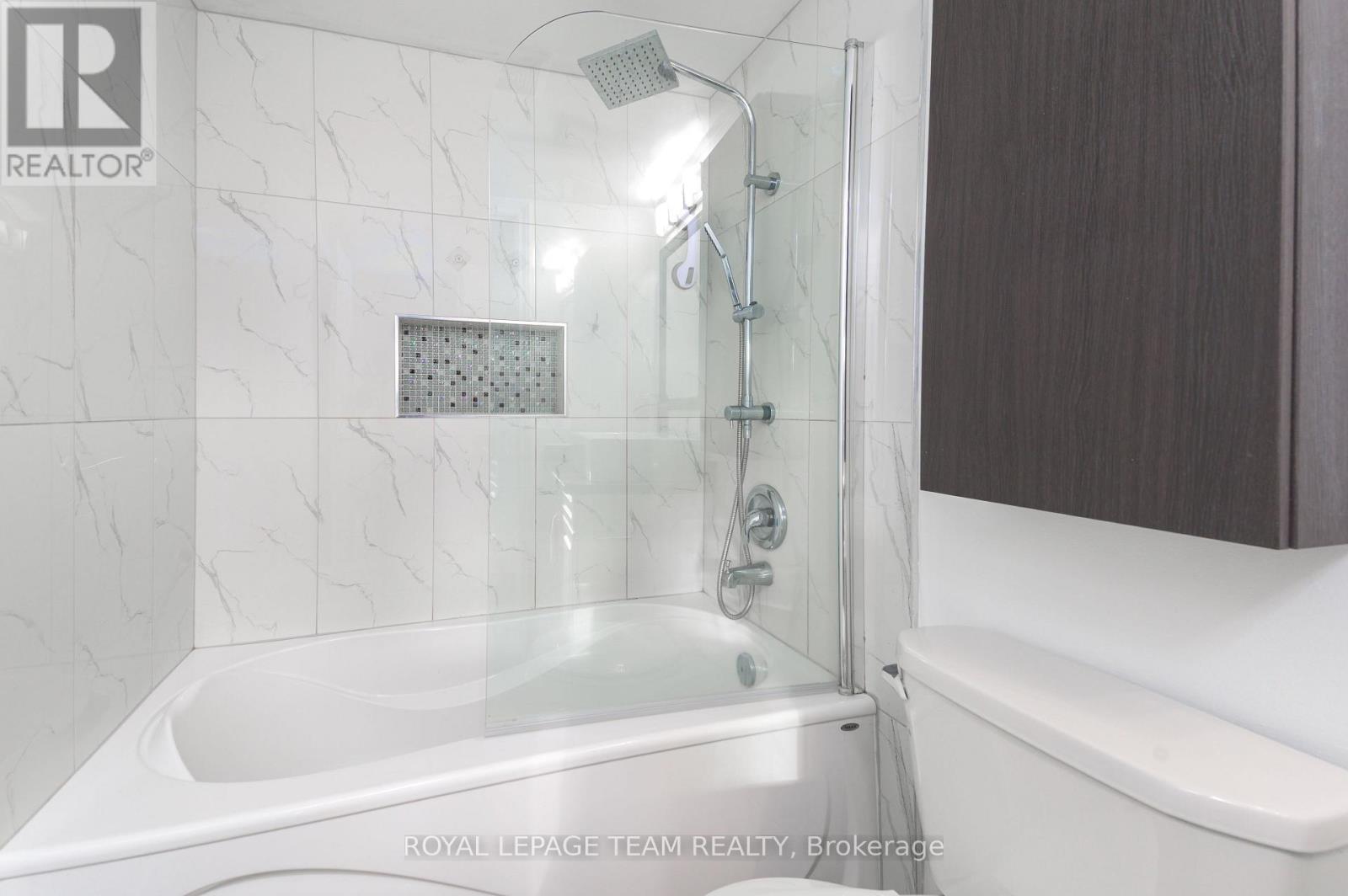 Photo 18 of 204 266 Lorry Greenberg Drive, Ottawa ON