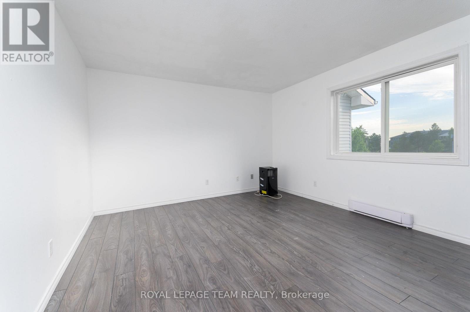 Photo 8 of 204 266 Lorry Greenberg Drive, Ottawa ON