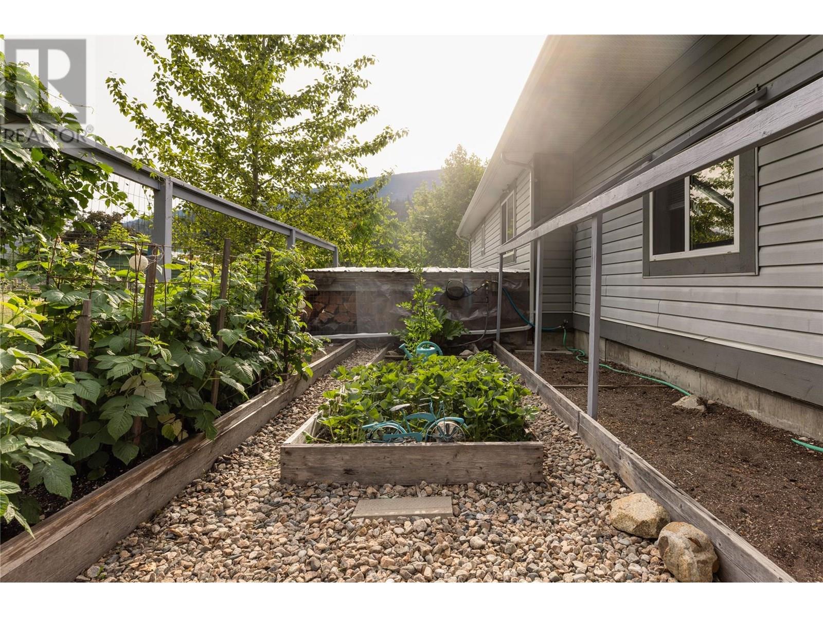 Photo 46 of 603 Fletcher Avenue, Slocan BC