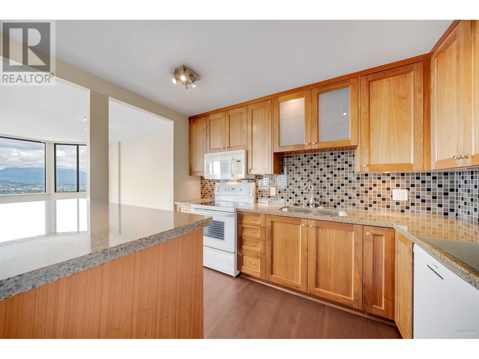 Photo 1 of 2306 6540 Burlington Avenue, Burnaby BC