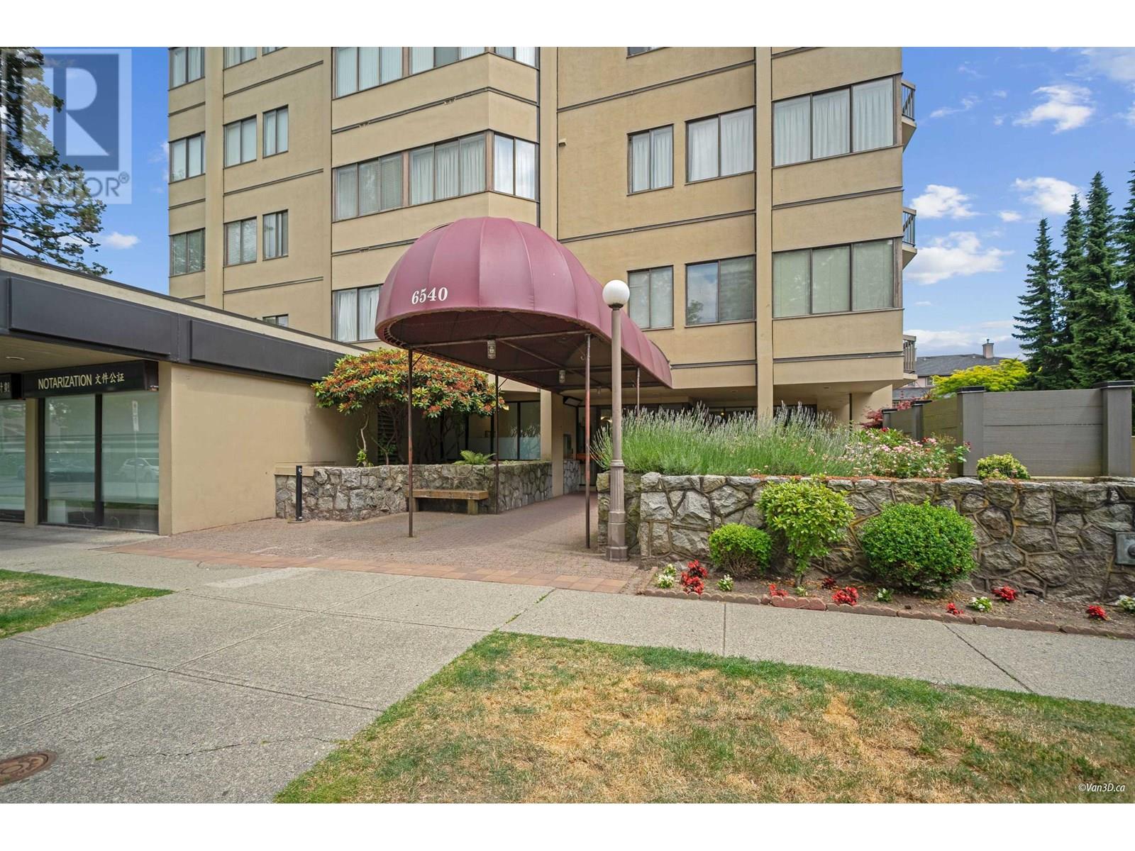 Photo 4 of 2306 6540 Burlington Avenue, Burnaby BC