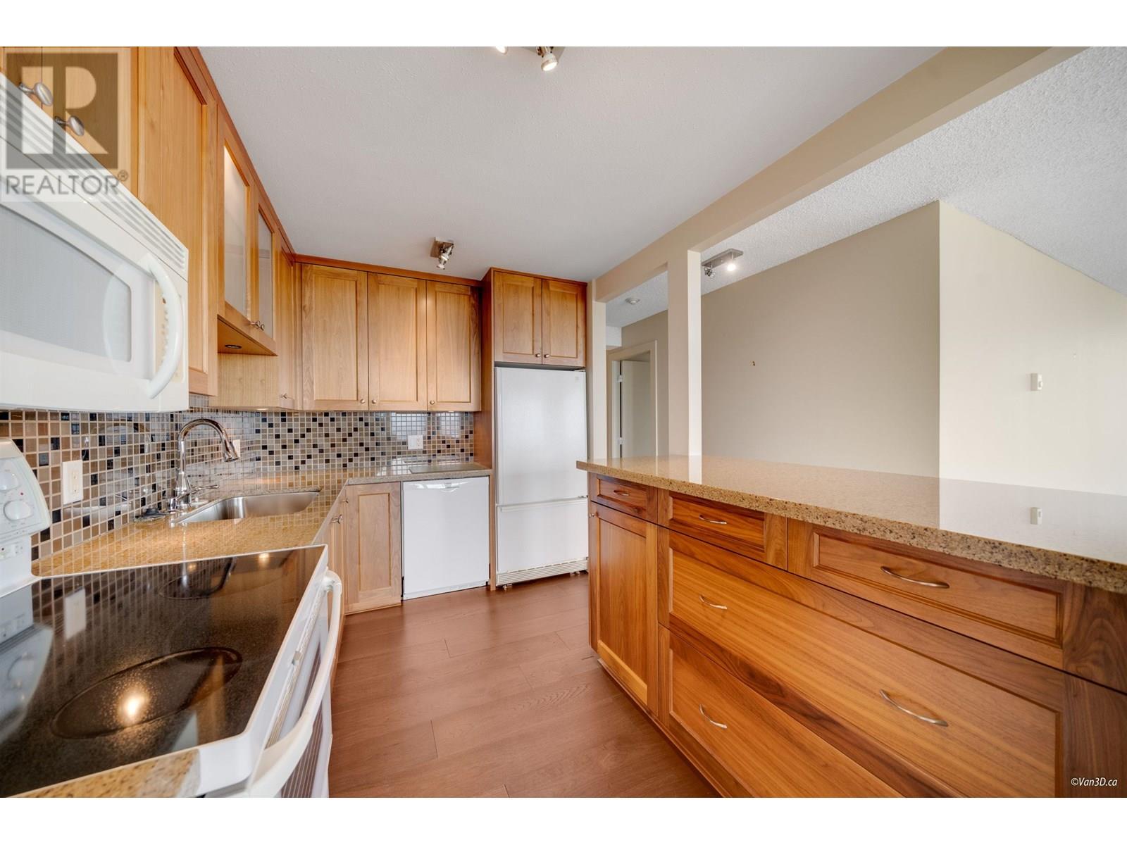 Photo 17 of 2306 6540 Burlington Avenue, Burnaby BC