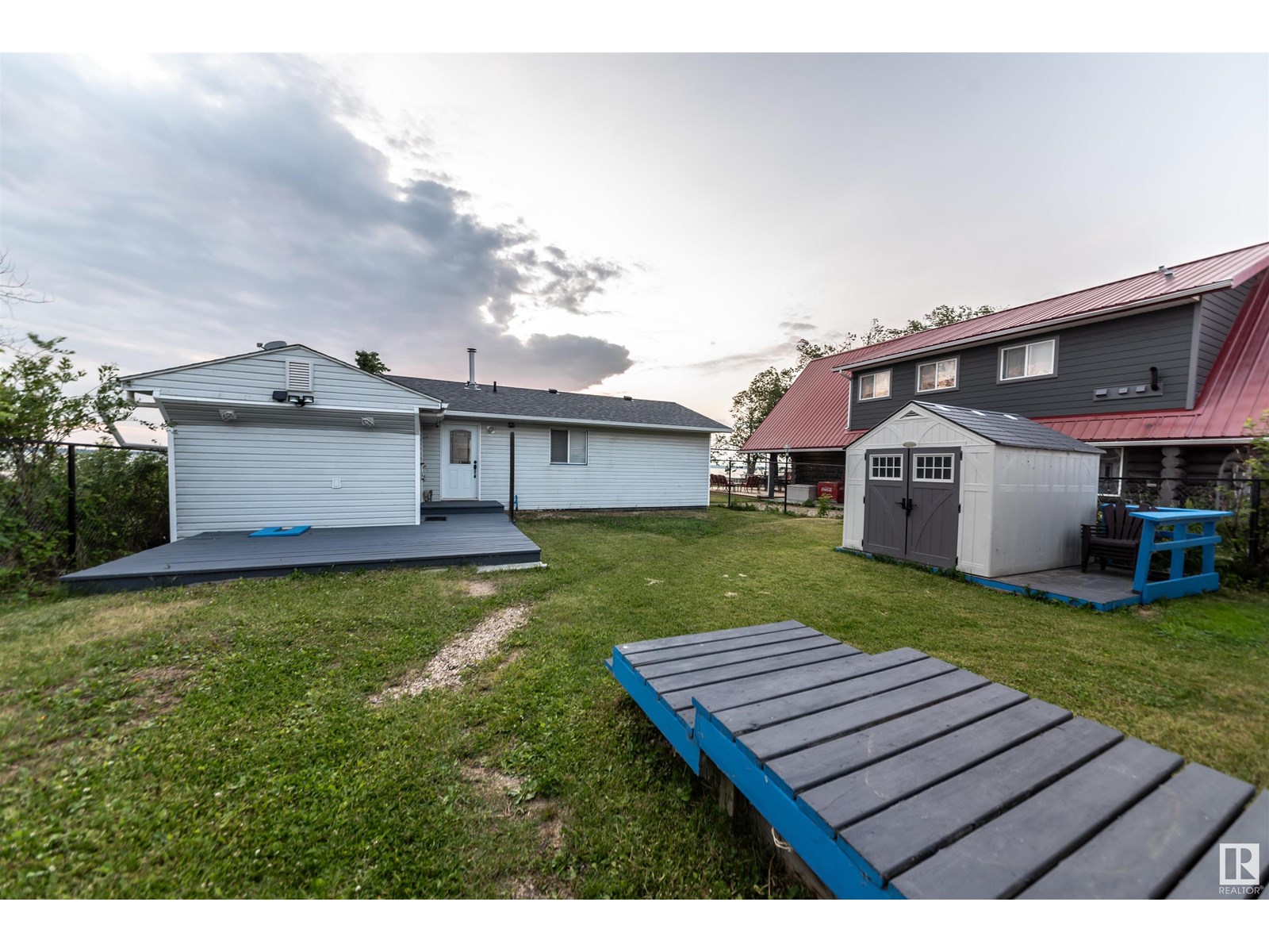 Photo 10 of 5036 50 Av, Rural Lac Ste Anne County AB
