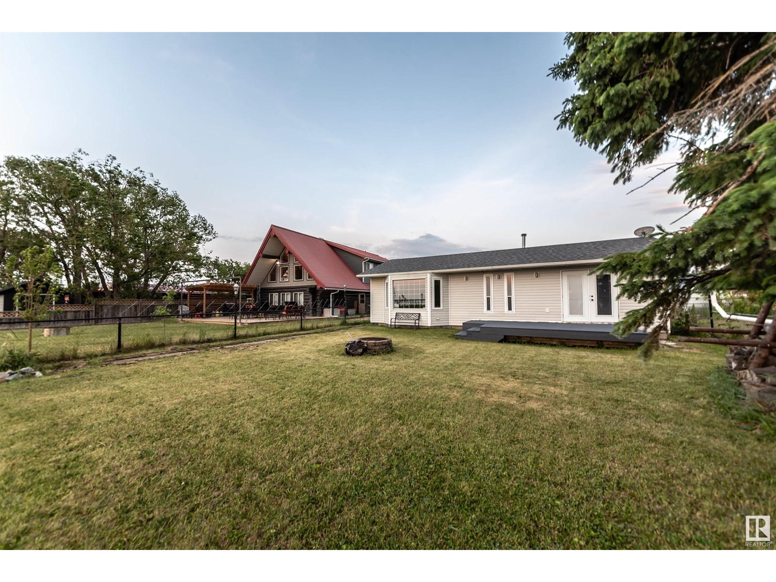 Photo 11 of 5036 50 Av, Rural Lac Ste Anne County AB