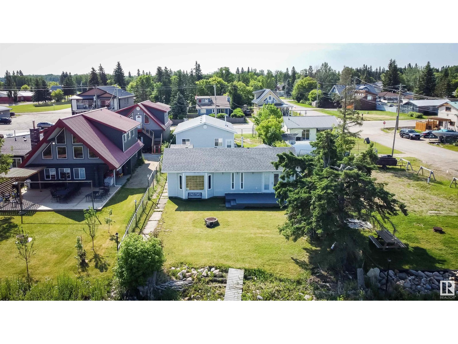 Photo 3 of 5036 50 Av, Rural Lac Ste Anne County AB