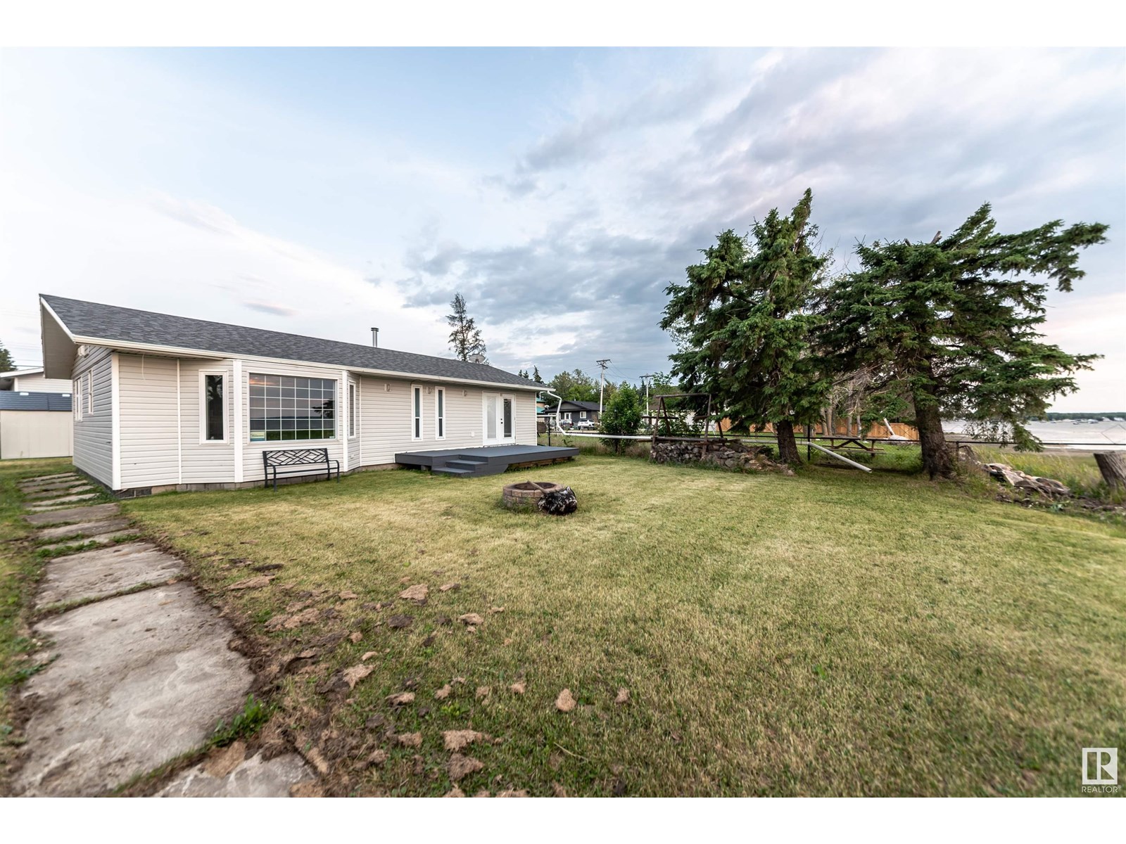 Photo 5 of 5036 50 Av, Rural Lac Ste Anne County AB