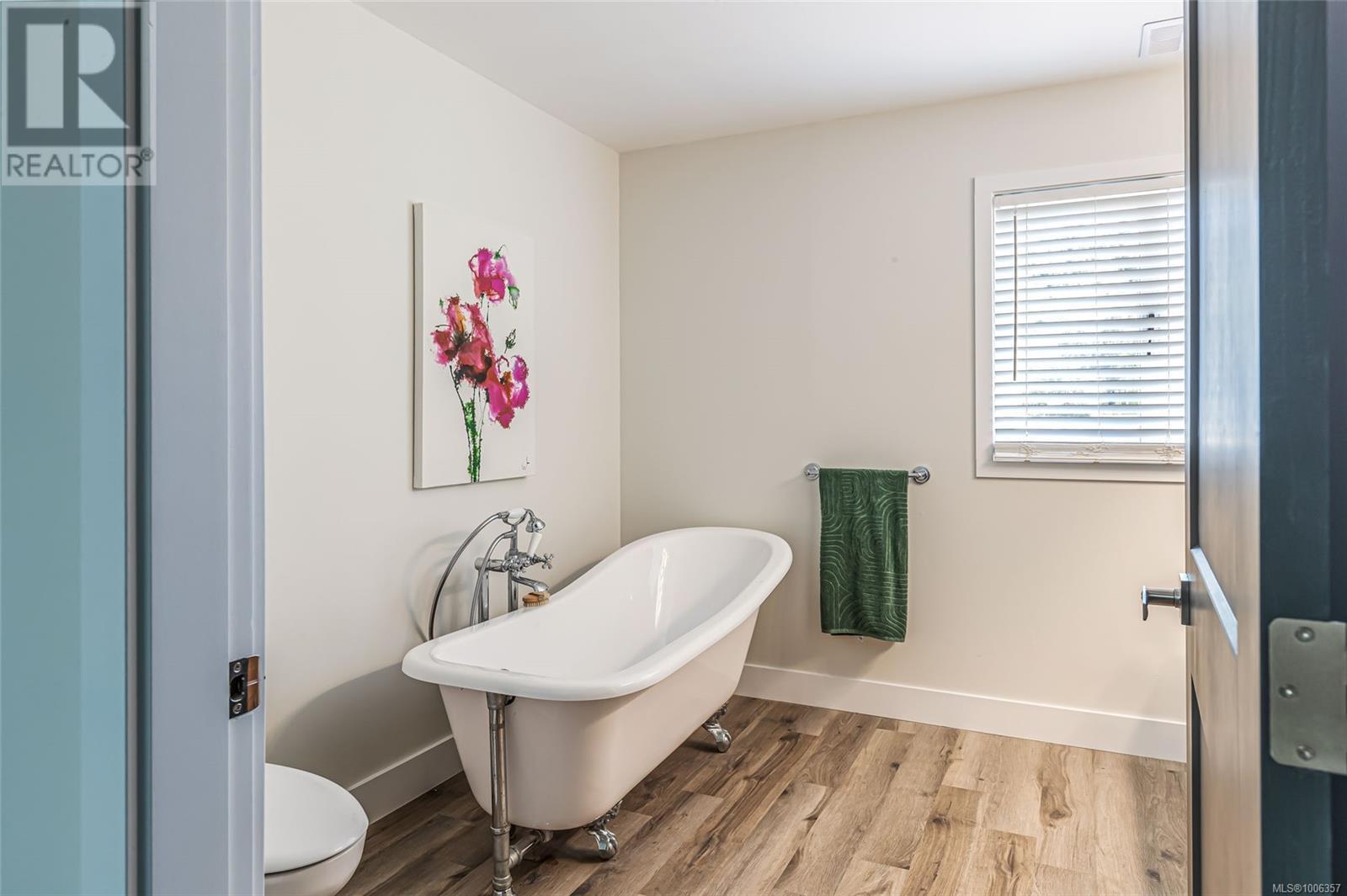 Photo 10 of 1675 Kelsie Rd, Nanaimo BC