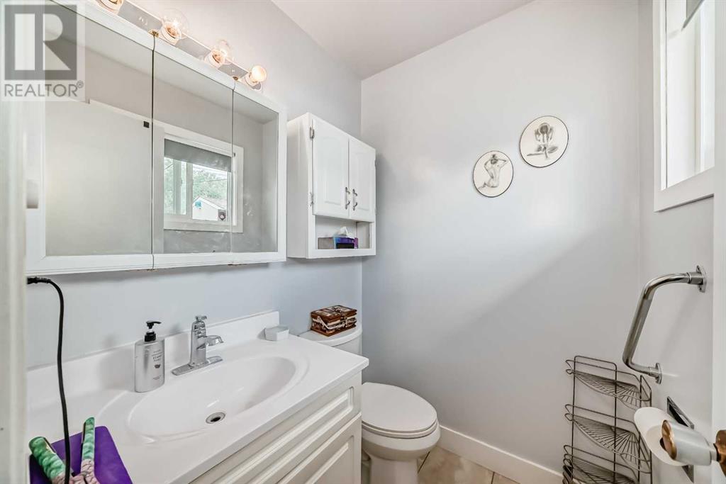 Photo 20 of 1004 Hunterston Hill Nw, Calgary AB