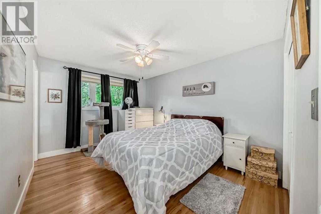 Photo 17 of 1004 Hunterston Hill Nw, Calgary AB