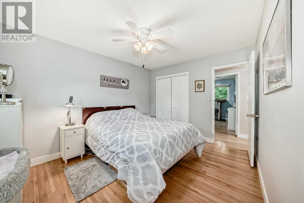 Photo 19 of 1004 Hunterston Hill Nw, Calgary AB