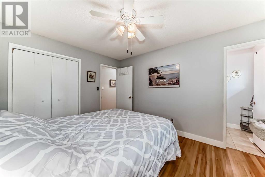Photo 18 of 1004 Hunterston Hill Nw, Calgary AB
