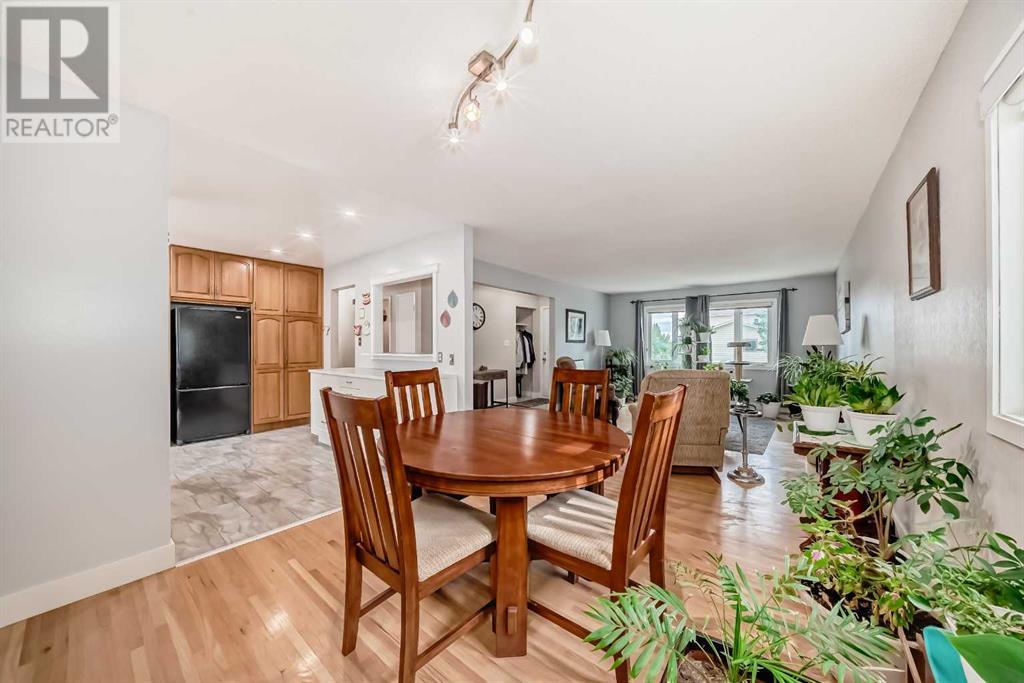 Photo 16 of 1004 Hunterston Hill Nw, Calgary AB