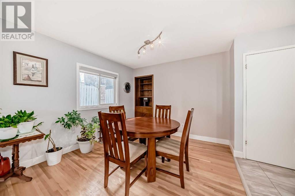 Photo 15 of 1004 Hunterston Hill Nw, Calgary AB