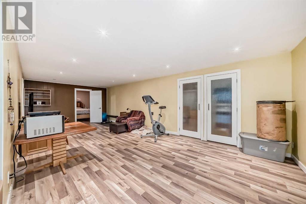 Photo 25 of 1004 Hunterston Hill Nw, Calgary AB