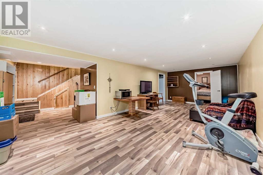 Photo 26 of 1004 Hunterston Hill Nw, Calgary AB