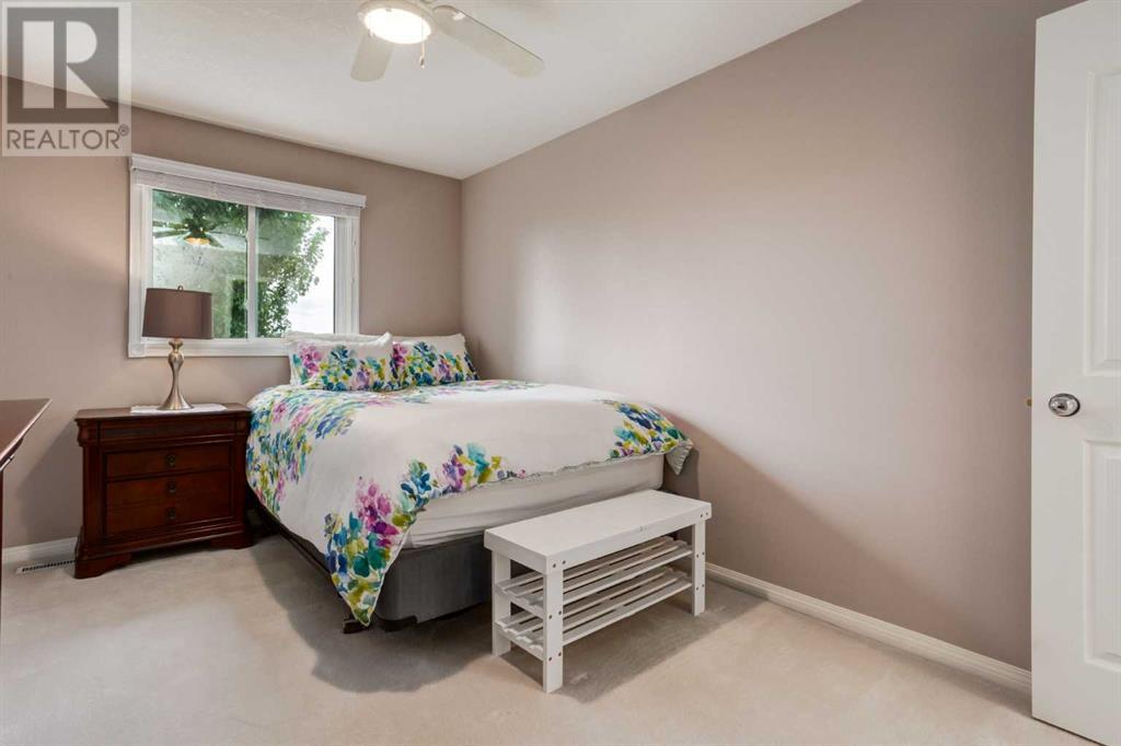 Single Family House for Sale in  Douglasdale Boulevard SE Douglasdale/Glen Calgary 