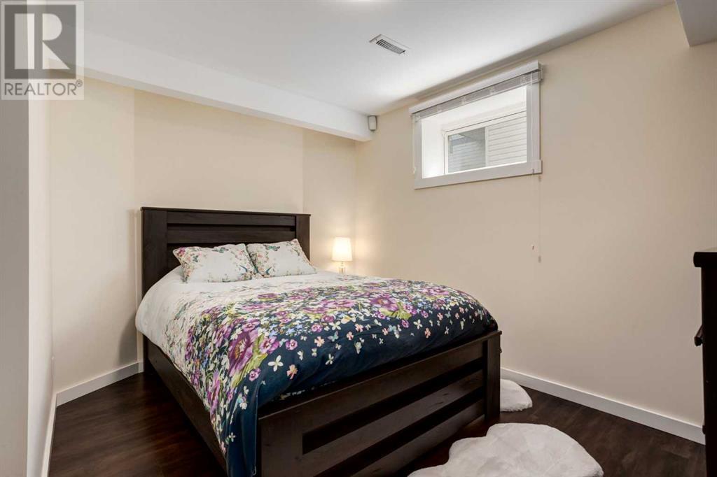 Single Family House for Sale in  Douglasdale Boulevard SE Douglasdale/Glen Calgary 