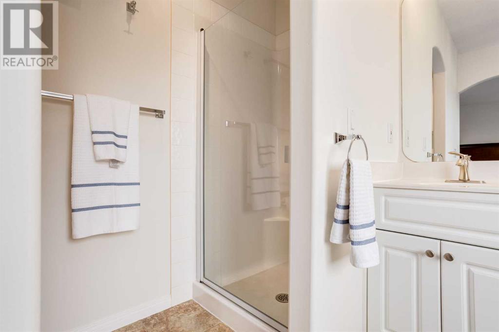 Single Family House for Sale in  Douglasdale Boulevard SE Douglasdale/Glen Calgary 