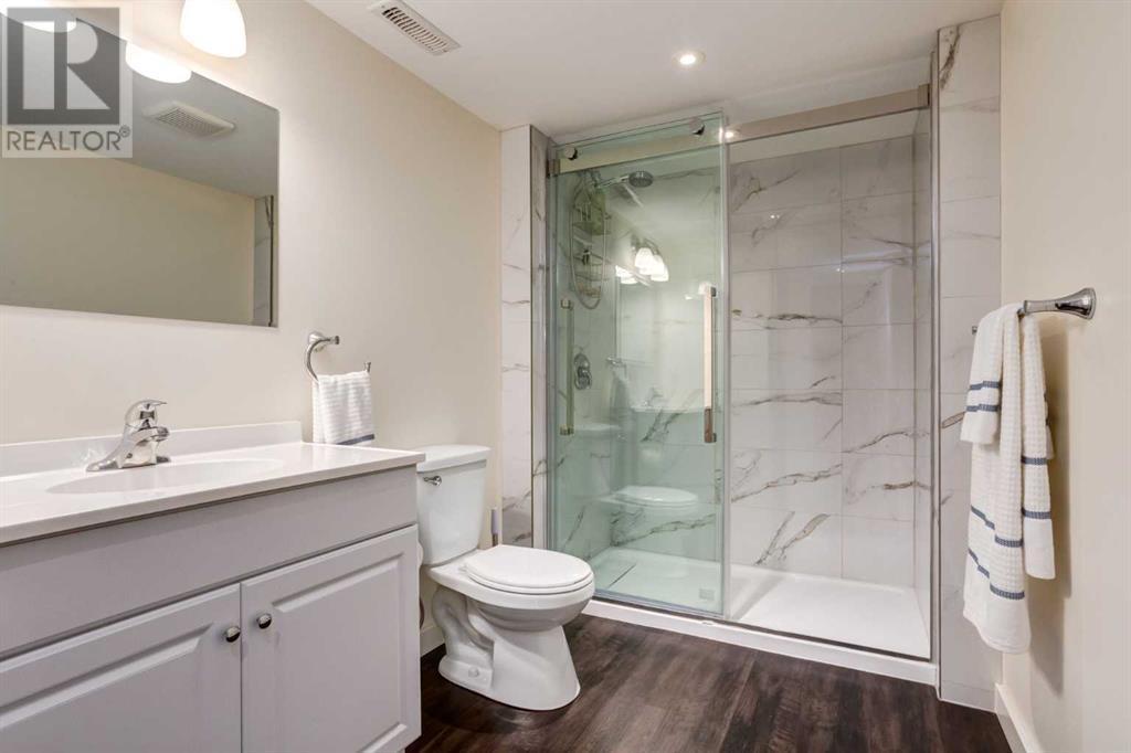 Single Family House for Sale in  Douglasdale Boulevard SE Douglasdale/Glen Calgary 