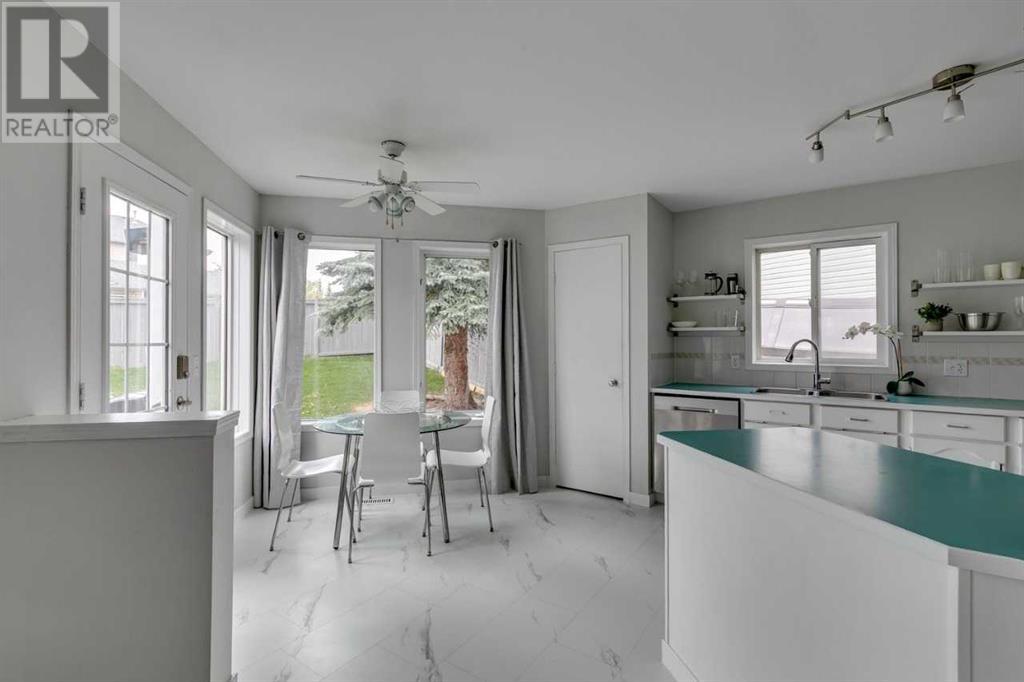 Single Family House for Sale in  Sierra Vista Terrace SW Signal Hill Calgary 