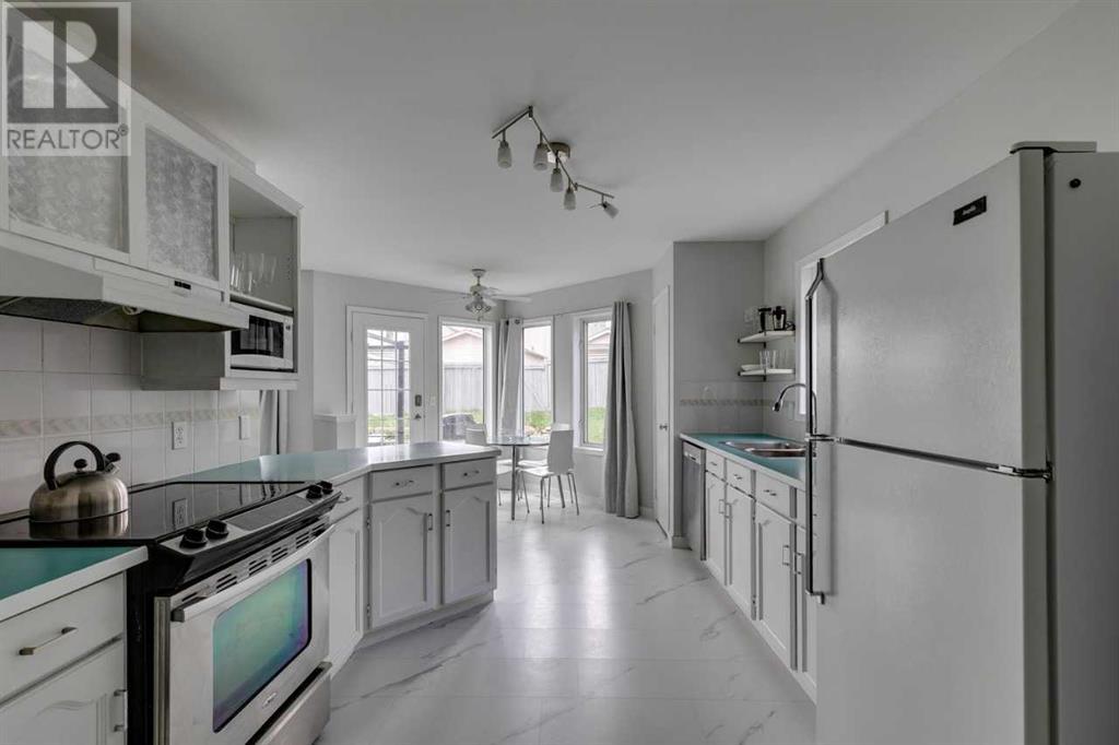 Single Family House for Sale in  Sierra Vista Terrace SW Signal Hill Calgary 