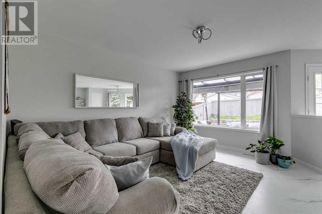 Single Family House for Sale in  Sierra Vista Terrace SW Signal Hill Calgary 