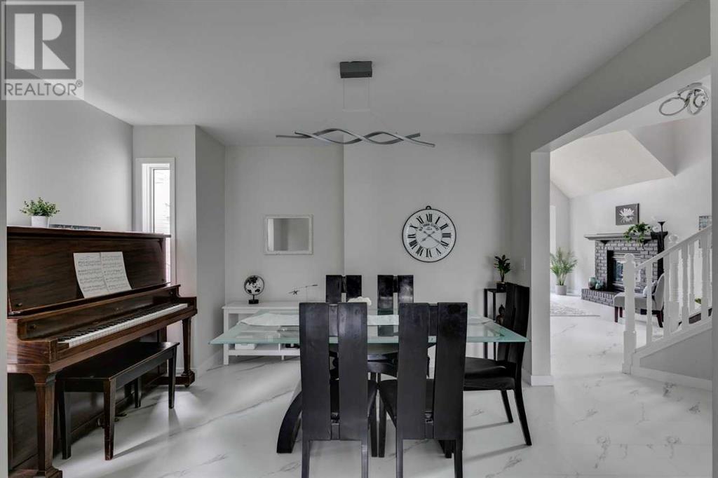 Single Family House for Sale in  Sierra Vista Terrace SW Signal Hill Calgary 