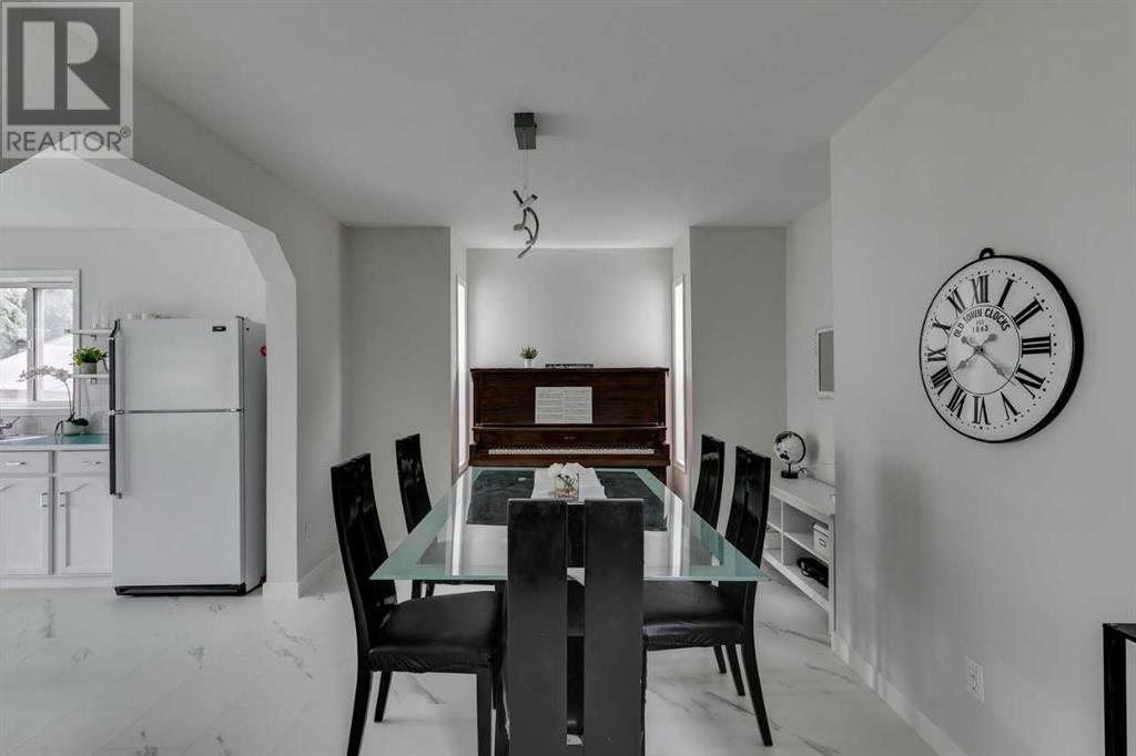 Single Family House for Sale in  Sierra Vista Terrace SW Signal Hill Calgary 