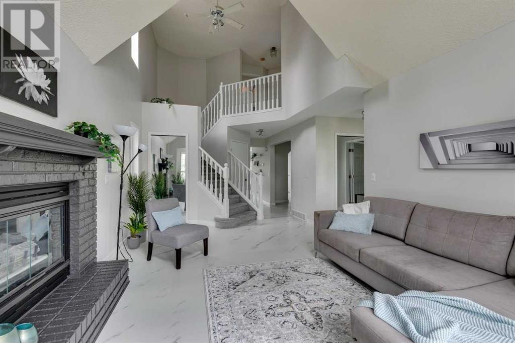 Single Family House for Sale in  Sierra Vista Terrace SW Signal Hill Calgary 