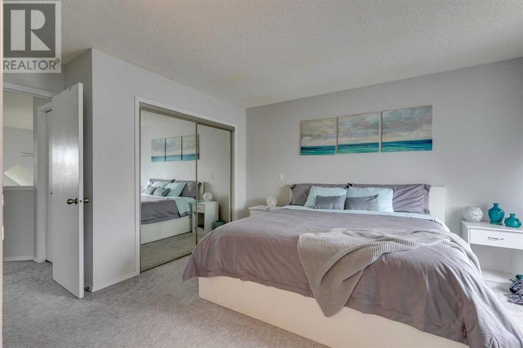 Single Family House for Sale in  Sierra Vista Terrace SW Signal Hill Calgary 