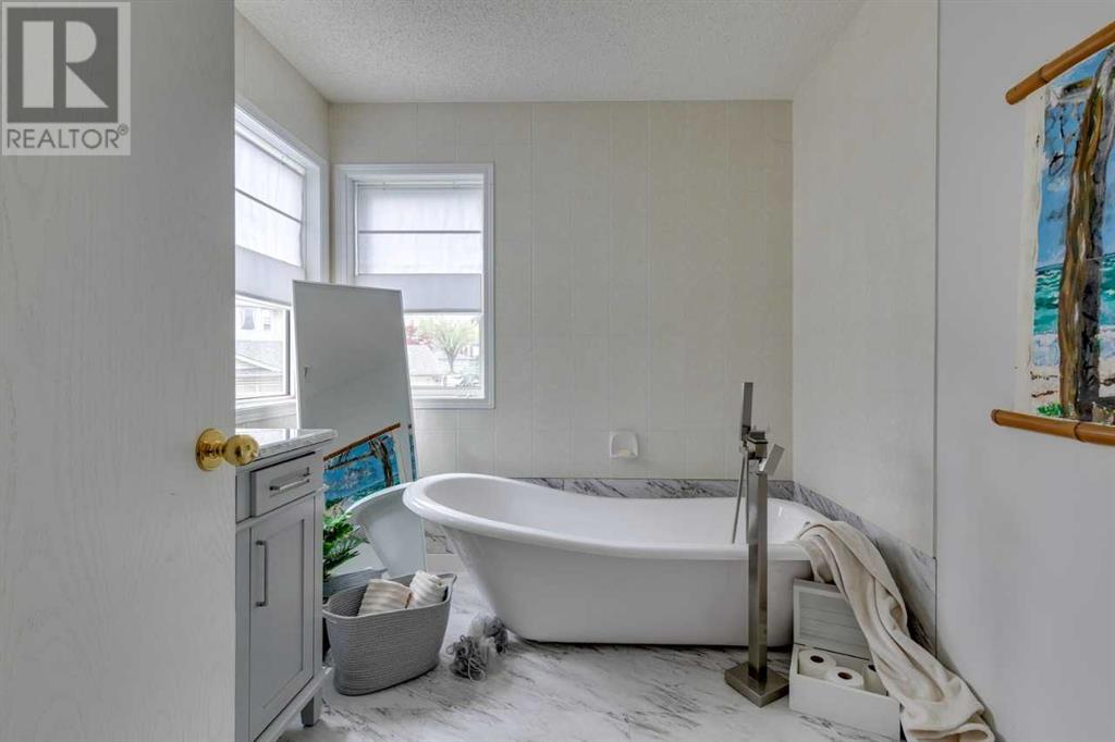 Single Family House for Sale in  Sierra Vista Terrace SW Signal Hill Calgary 