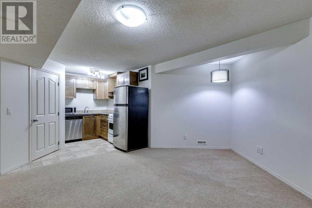 Single Family House for Sale in  Sierra Vista Terrace SW Signal Hill Calgary 