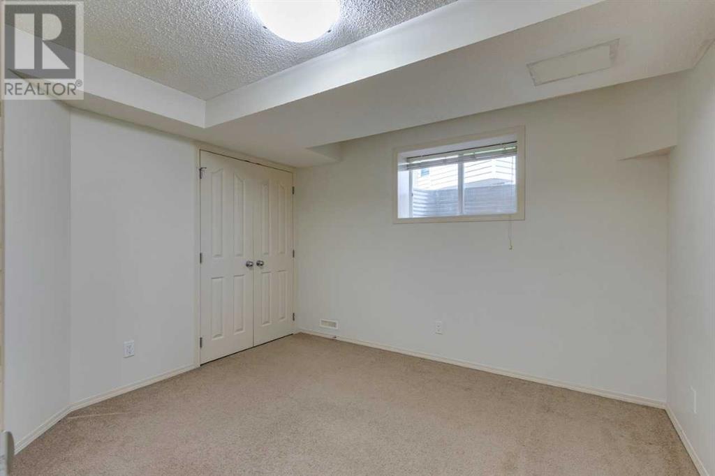 Single Family House for Sale in  Sierra Vista Terrace SW Signal Hill Calgary 