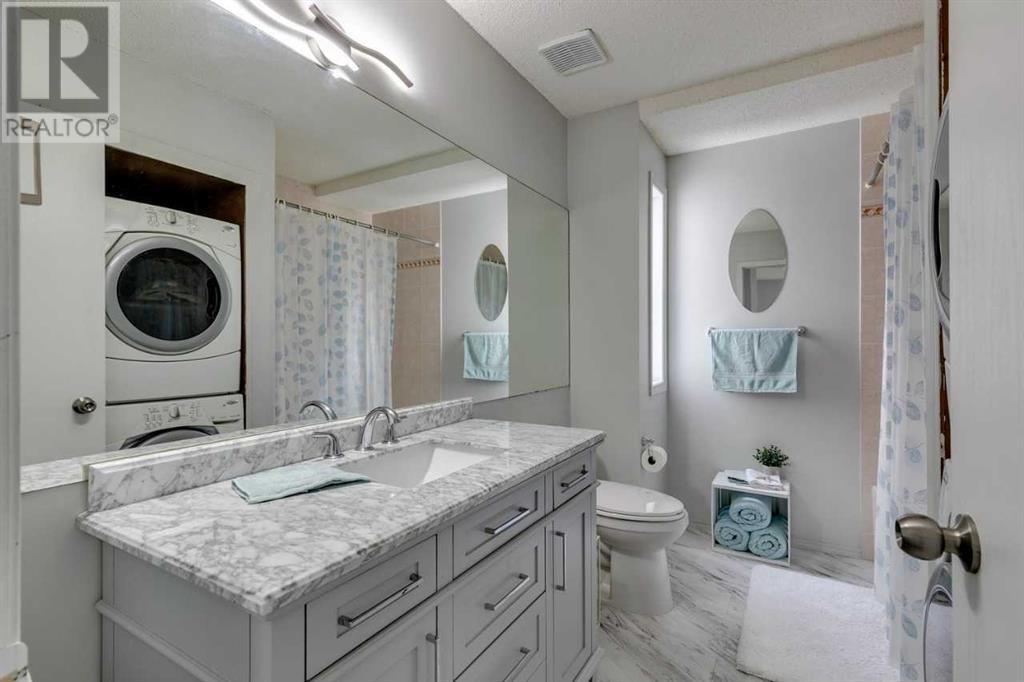 Single Family House for Sale in  Sierra Vista Terrace SW Signal Hill Calgary 
