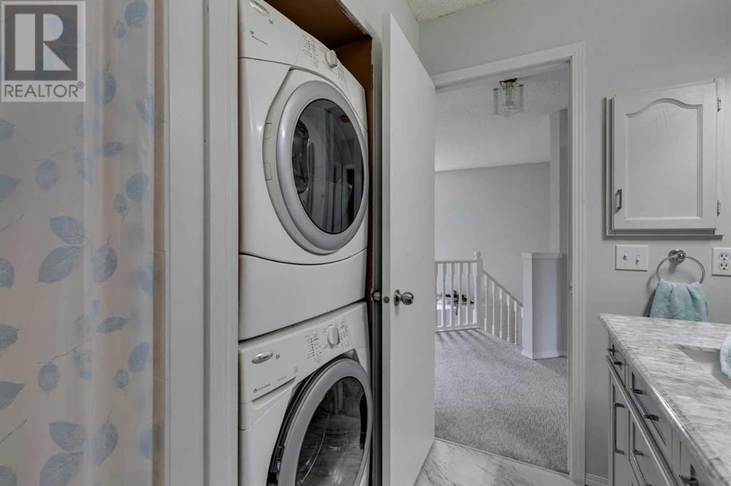 Single Family House for Sale in  Sierra Vista Terrace SW Signal Hill Calgary 