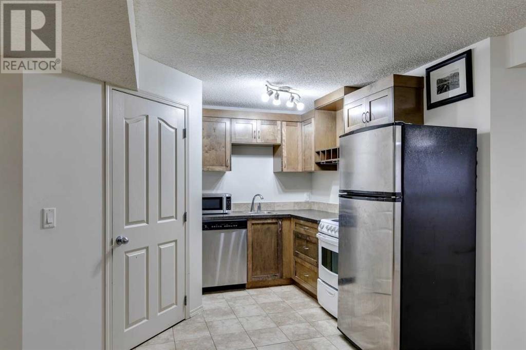 Single Family House for Sale in  Sierra Vista Terrace SW Signal Hill Calgary 