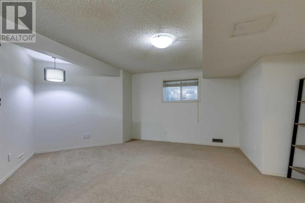 Single Family House for Sale in  Sierra Vista Terrace SW Signal Hill Calgary 