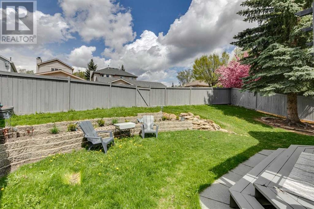 Single Family House for Sale in  Sierra Vista Terrace SW Signal Hill Calgary 