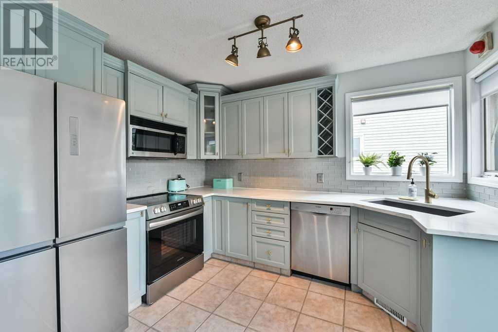 Single Family House for Sale in  Sierra Morena Road SW Signal Hill Calgary 