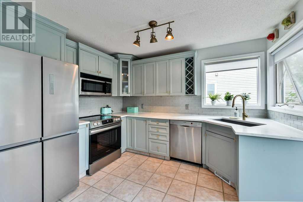 Single Family House for Sale in  Sierra Morena Road SW Signal Hill Calgary 