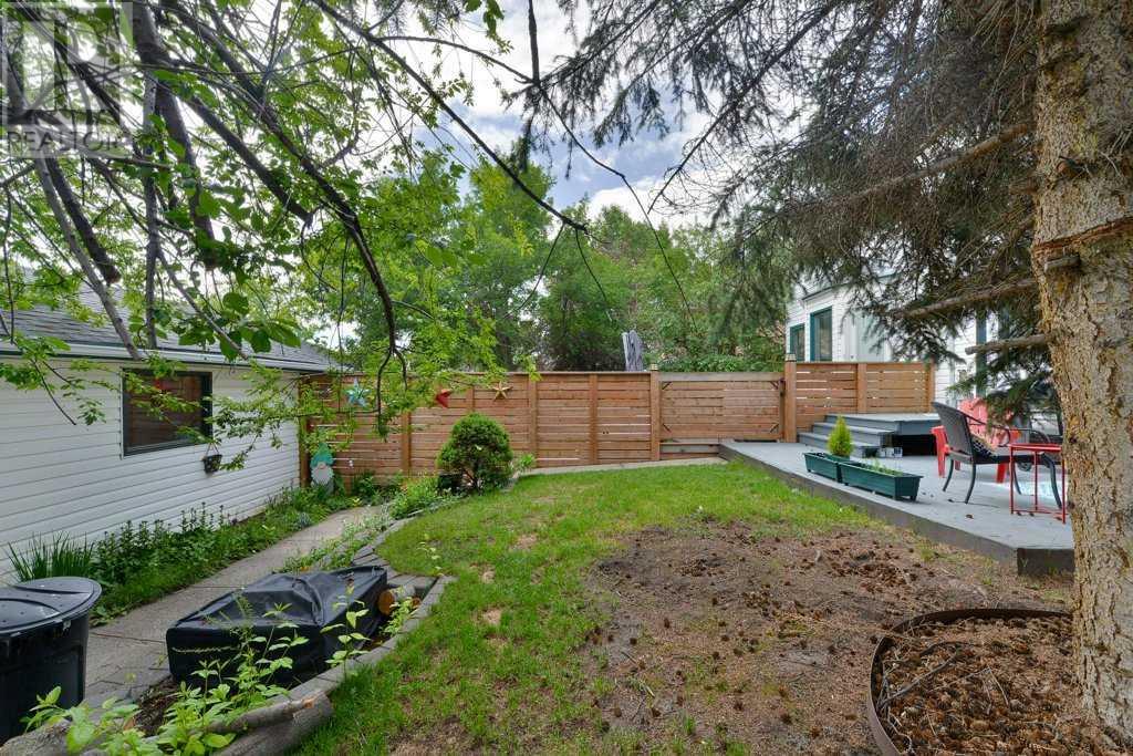 Single Family House for Sale in  Sierra Morena Road SW Signal Hill Calgary 