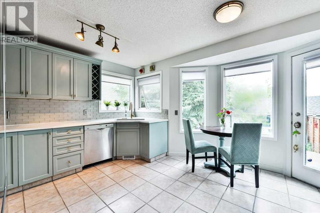 Single Family House for Sale in  Sierra Morena Road SW Signal Hill Calgary 