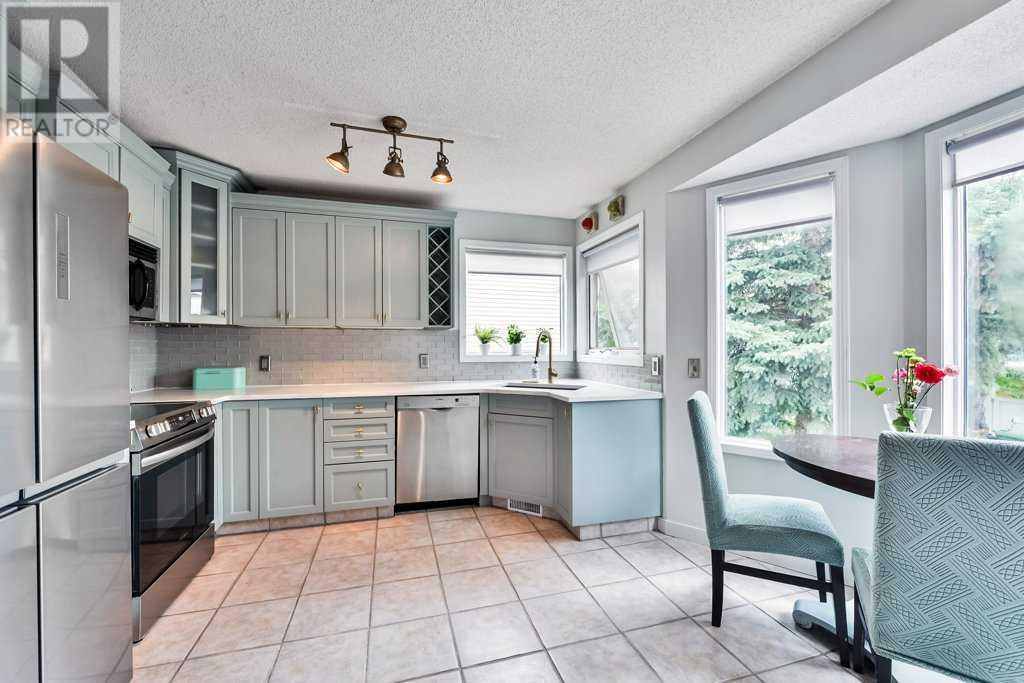 Single Family House for Sale in  Sierra Morena Road SW Signal Hill Calgary 